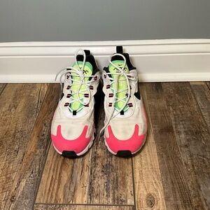 Nike 270 react White and Pink Athletic Sneakers